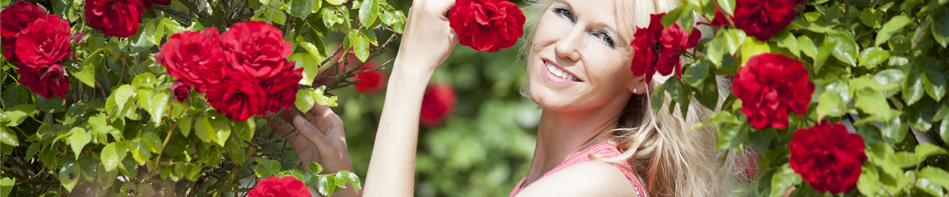 Frau mit Rosen